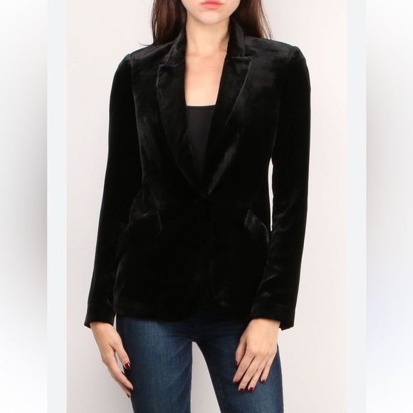 L'AGENCE Jackets & Blazers - L'Agence Black Velvet Chamberlain Blazer Size 2
